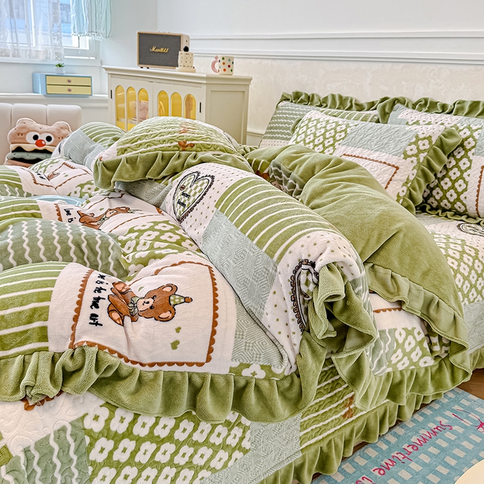 91家纺网 家纺一手货源 找家纺 归属 2025新款牛奶绒床盖四件套 佳期如梦熊