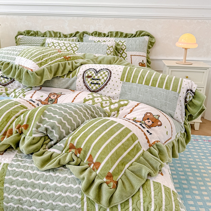 91家纺网 家纺一手货源 找家纺 归属 2025新款牛奶绒床盖四件套 佳期如梦熊