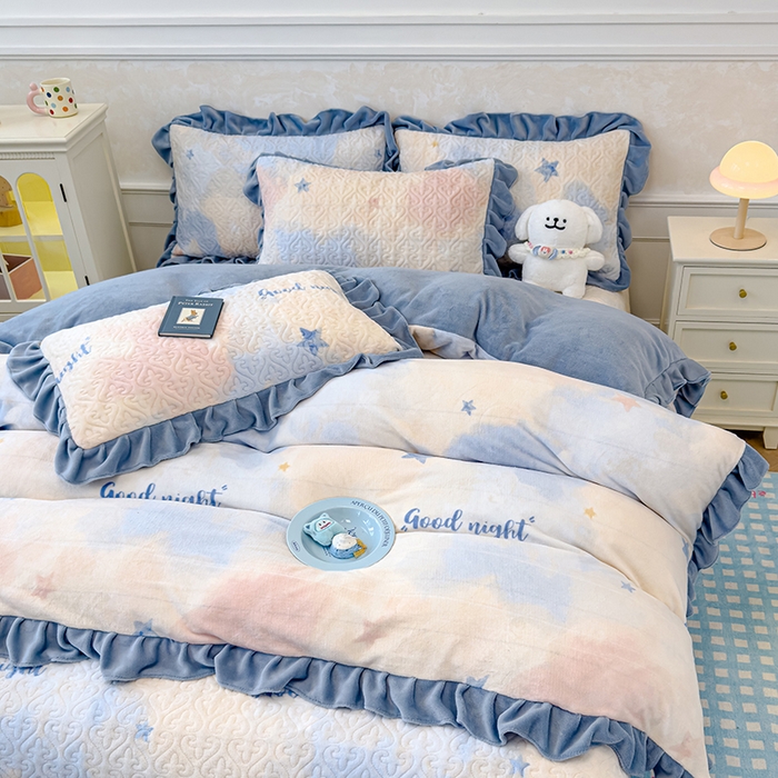 91家纺网 家纺一手货源 找家纺 归属 2025新款牛奶绒床盖四件套 浪漫星空蓝