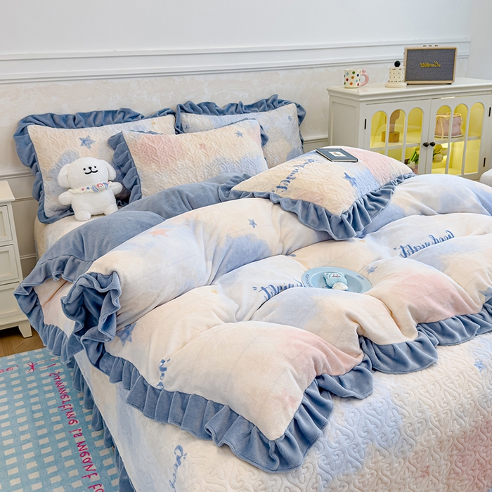 91家纺网 家纺一手货源 找家纺 归属 2025新款牛奶绒床盖四件套 浪漫星空蓝