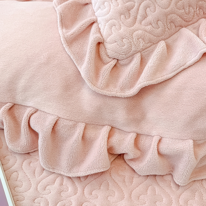 91家纺网 家纺一手货源 找家纺 归属 2025新款牛奶绒床盖四件套 琉璃粉