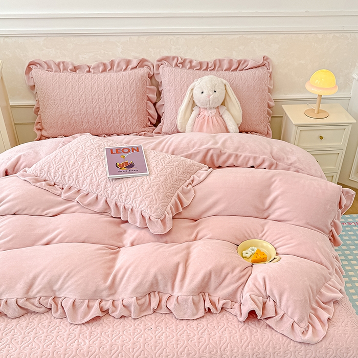 91家纺网 家纺一手货源 找家纺 归属 2025新款牛奶绒床盖四件套 琉璃粉