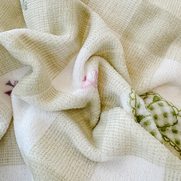 91家纺网 家纺一手货源 找家纺 归属 2025新款牛奶绒床盖四件套 绿韵蝴蝶结