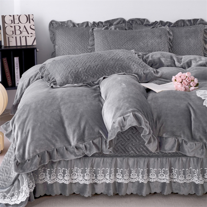 91家纺网 家纺一手货源 找家纺 畅畅家纺 2025新款11斤韩版冬季超柔加厚牛奶绒蝴蝶花边床盖四件套 浅灰