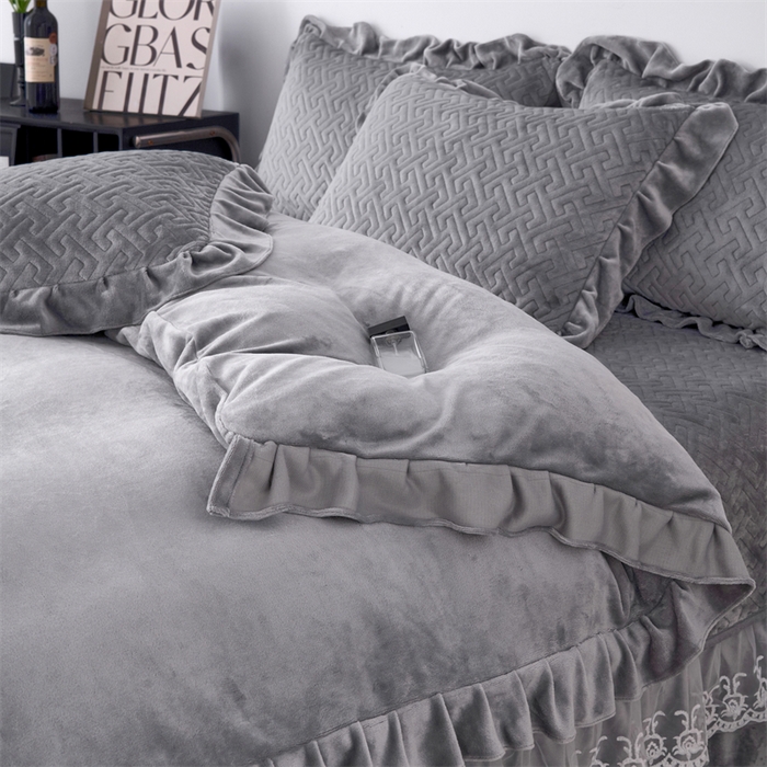 91家纺网 家纺一手货源 找家纺 畅畅家纺 2025新款11斤韩版冬季超柔加厚牛奶绒蝴蝶花边床盖四件套 浅灰