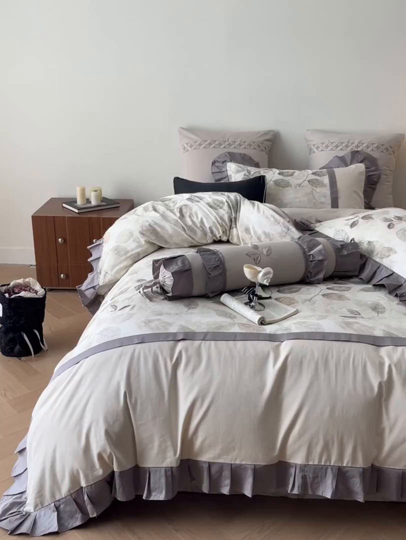 91家纺网 家纺一手货源 找家纺 蓝米卡夫 2025秋冬-全棉60支磨毛印+绣-法尔漫系列（礼盒包装）-拍摄风格2 提供买家秀 法尔漫-灰