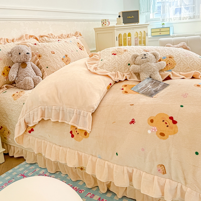 91家纺网 家纺一手货源 找家纺 归属 2025新款牛奶绒床盖四件套 奶油儿小熊