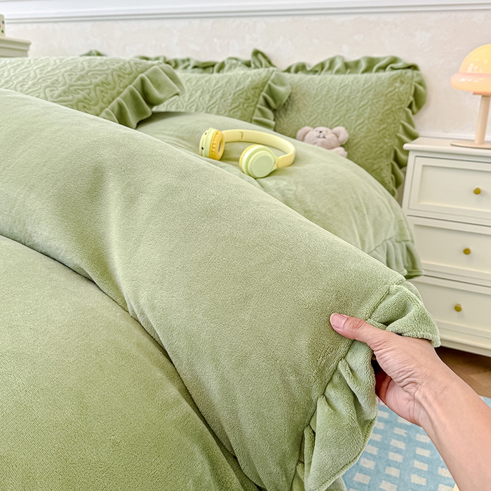 91家纺网 家纺一手货源 找家纺 归属 2025新款牛奶绒床盖四件套 苹果绿