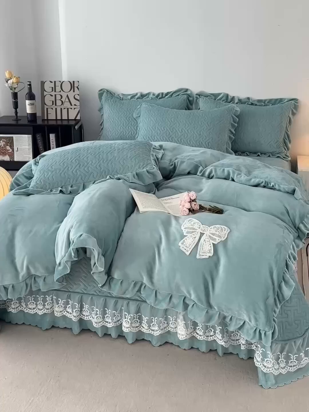 91家纺网 家纺一手货源 找家纺 畅畅家纺 2025新款11斤韩版冬季超柔加厚牛奶绒蝴蝶花边床盖四件套 青蓝