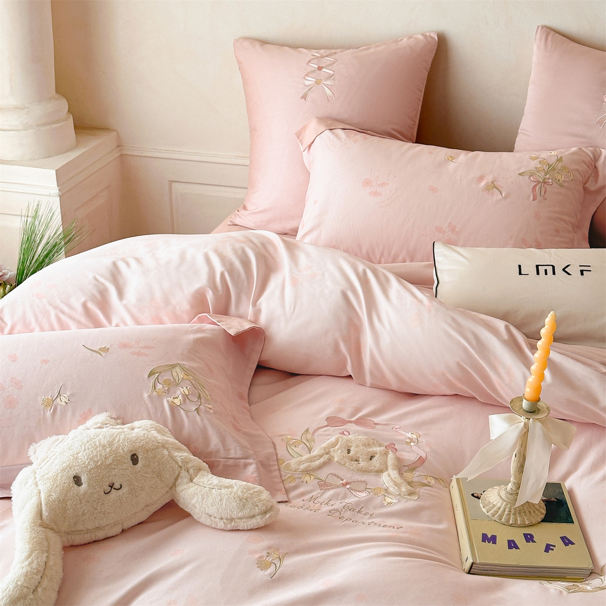 91家纺网 家纺一手货源 找家纺 （总）蓝米卡夫 2025秋冬-全棉60支磨毛印+绣-铃兰萌兔系列（礼盒包装）提供买家秀