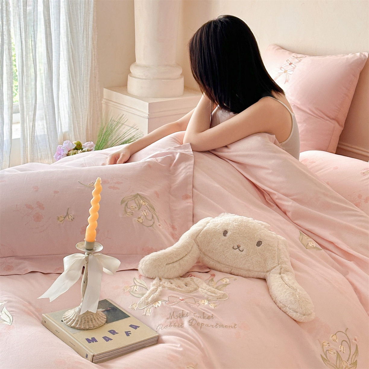 91家纺网 家纺一手货源 找家纺 （总）蓝米卡夫 2025秋冬-全棉60支磨毛印+绣-铃兰萌兔系列（礼盒包装）提供买家秀