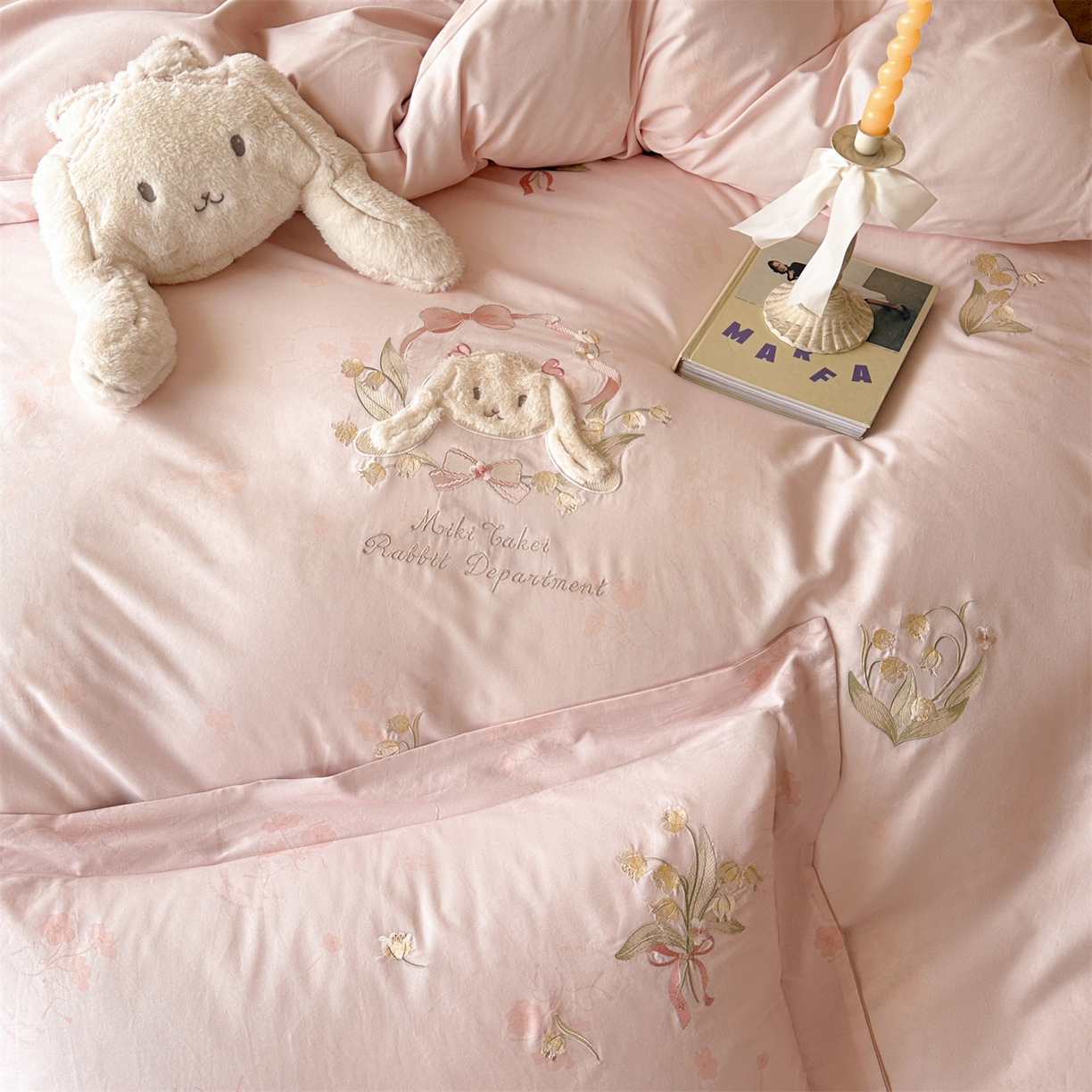 91家纺网 家纺一手货源 找家纺 （总）蓝米卡夫 2025秋冬-全棉60支磨毛印+绣-铃兰萌兔系列（礼盒包装）提供买家秀