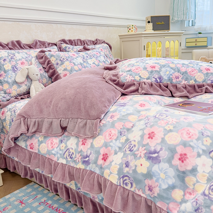 91家纺网 家纺一手货源 找家纺 归属 2025新款牛奶绒床盖四件套 水墨紫花园