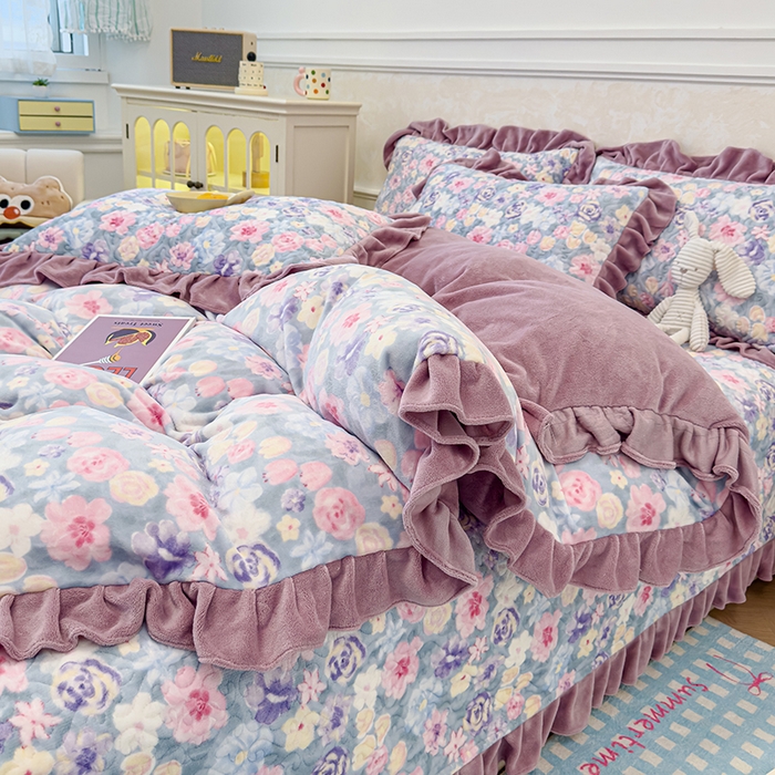 91家纺网 家纺一手货源 找家纺 归属 2025新款牛奶绒床盖四件套 水墨紫花园