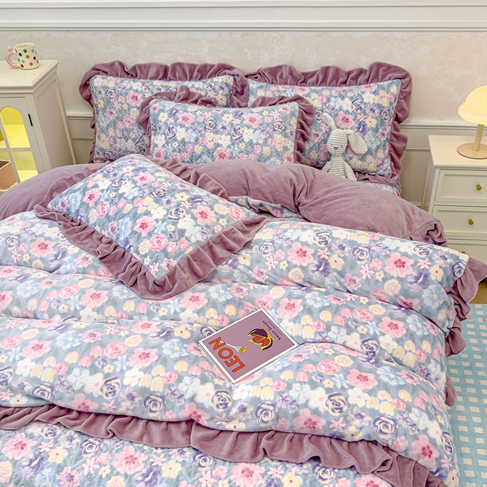 91家纺网 家纺一手货源 找家纺 归属 2025新款牛奶绒床盖四件套 水墨紫花园