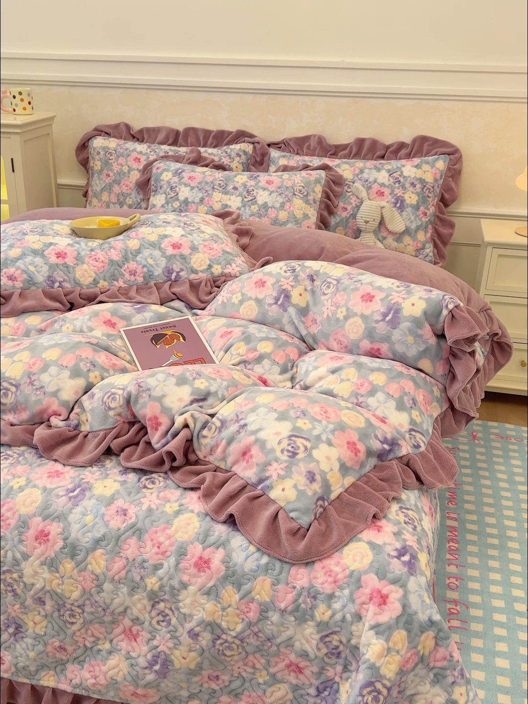 91家纺网 家纺一手货源 找家纺 归属 2025新款牛奶绒床盖四件套 水墨紫花园