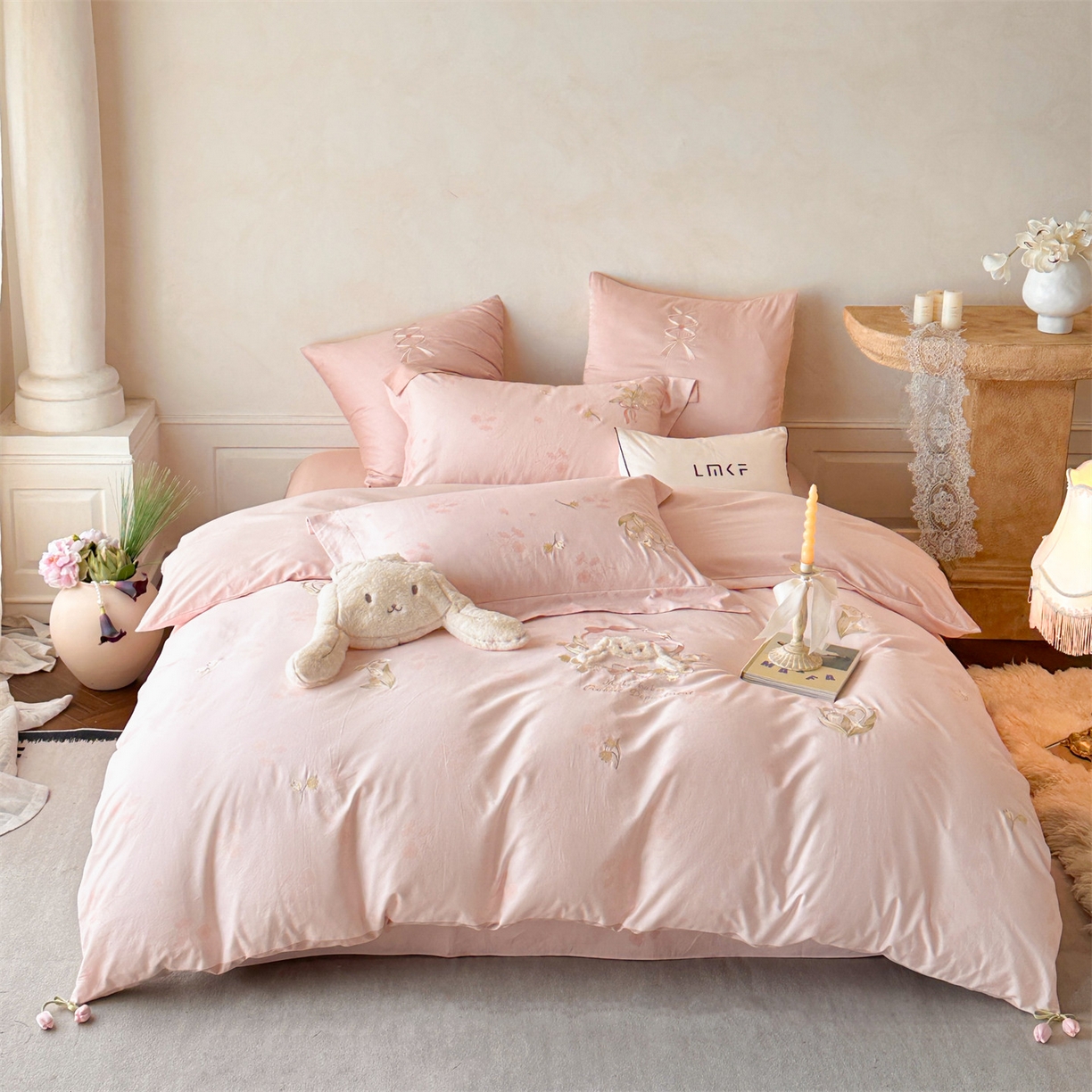 91家纺网 家纺一手货源 找家纺 蓝米卡夫 2025秋冬-全棉60支磨毛印+绣-铃兰萌兔系列（礼盒包装）提供买家秀 铃兰萌兔-粉