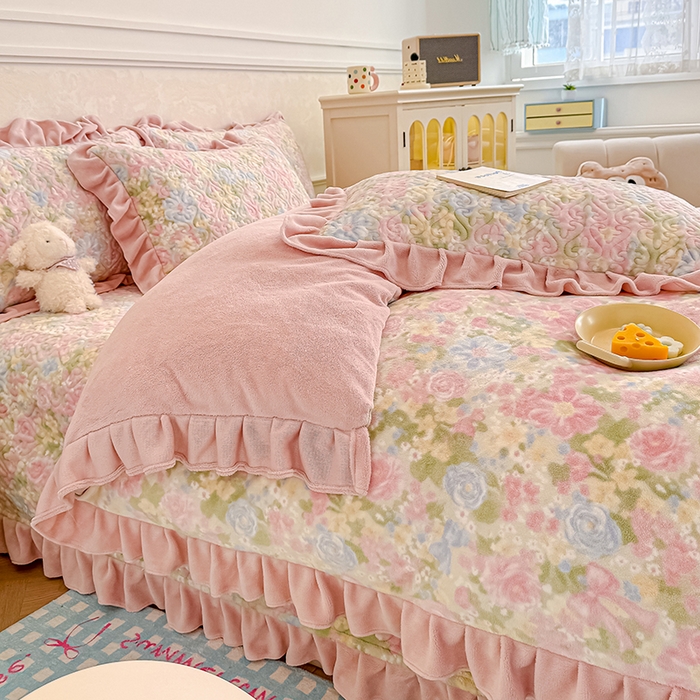 91家纺网 家纺一手货源 找家纺 归属 2025新款牛奶绒床盖四件套 碎花绮梦粉