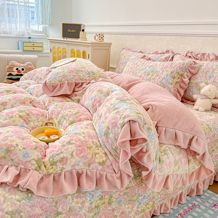 91家纺网 家纺一手货源 找家纺 归属 2025新款牛奶绒床盖四件套 碎花绮梦粉