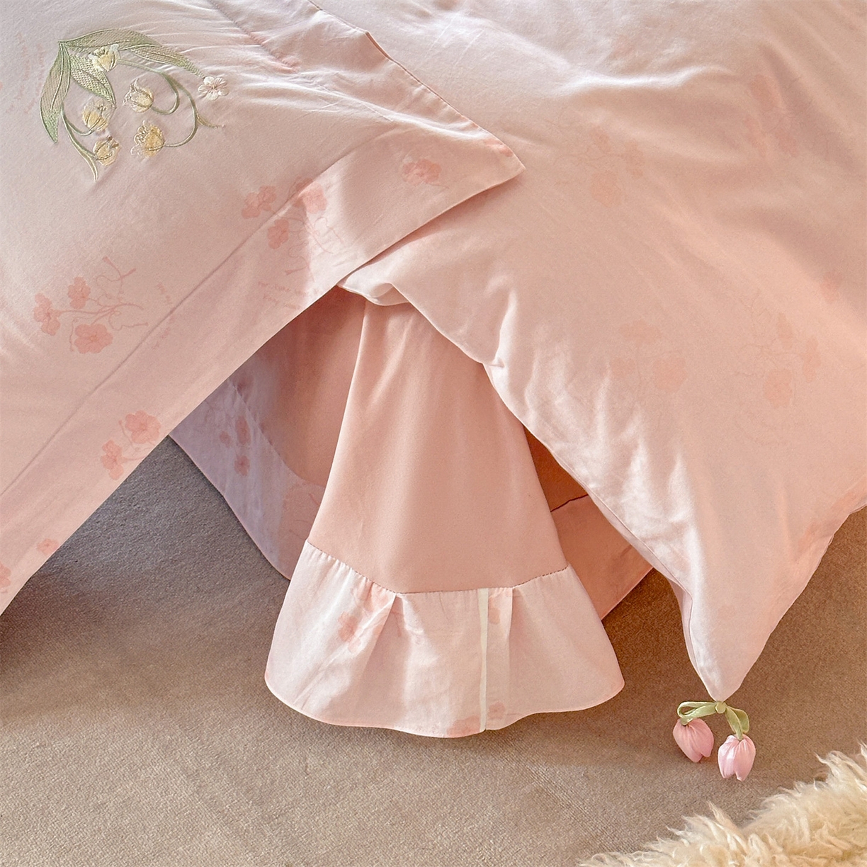 91家纺网 家纺一手货源 找家纺 蓝米卡夫 2025秋冬-全棉60支磨毛印+绣-铃兰萌兔系列（礼盒包装）提供买家秀 铃兰萌兔-粉