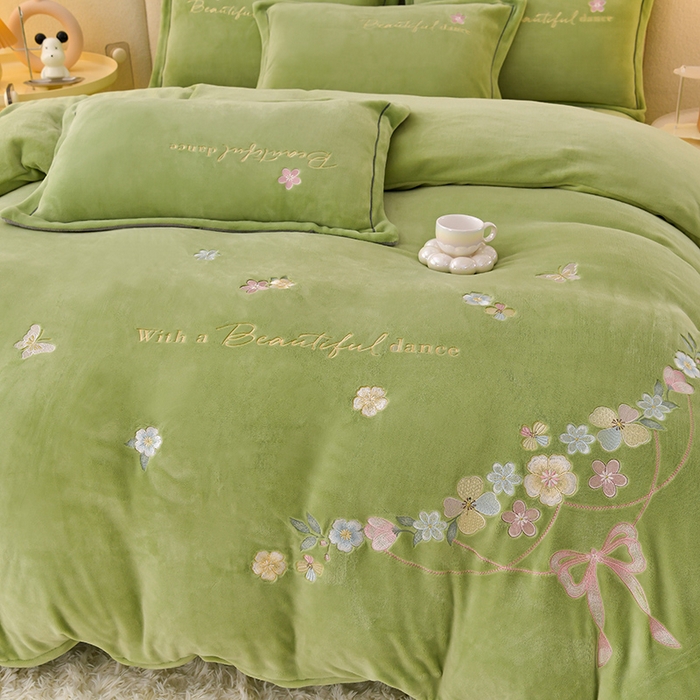 91家纺网 家纺一手货源 找家纺 （总）畅畅家纺 2025新款A类亲肤舒适高克重牛奶绒绣花刺绣系列冬季四件套-花海