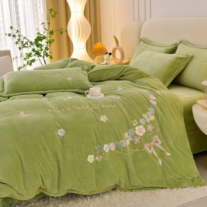 91家纺网 家纺一手货源 找家纺 （总）畅畅家纺 2025新款A类亲肤舒适高克重牛奶绒绣花刺绣系列冬季四件套-花海