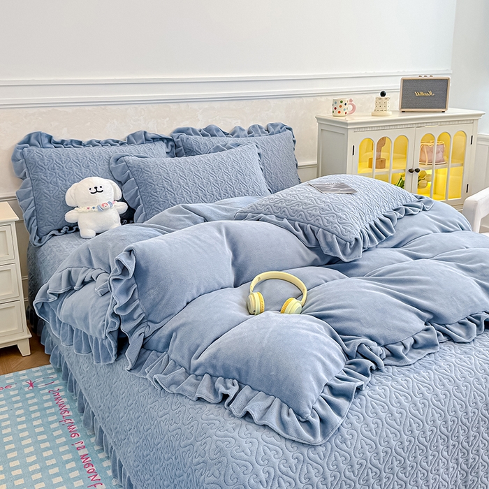 91家纺网 家纺一手货源 找家纺 归属 2025新款牛奶绒床盖四件套 天空蓝