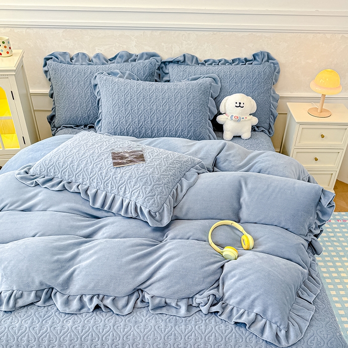 91家纺网 家纺一手货源 找家纺 归属 2025新款牛奶绒床盖四件套 天空蓝