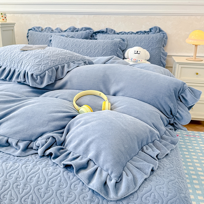 91家纺网 家纺一手货源 找家纺 归属 2025新款牛奶绒床盖四件套 天空蓝