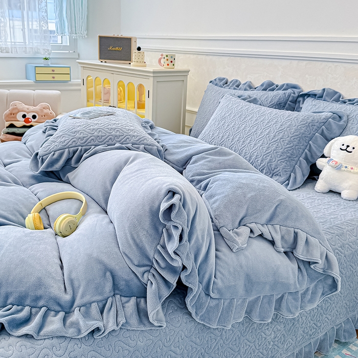 91家纺网 家纺一手货源 找家纺 归属 2025新款牛奶绒床盖四件套 天空蓝