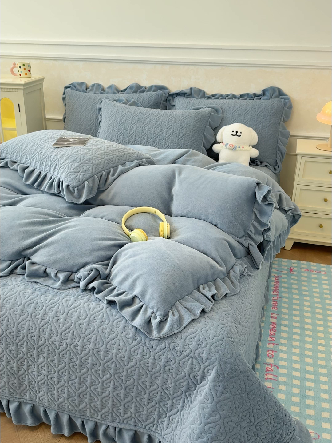 91家纺网 家纺一手货源 找家纺 归属 2025新款牛奶绒床盖四件套 天空蓝