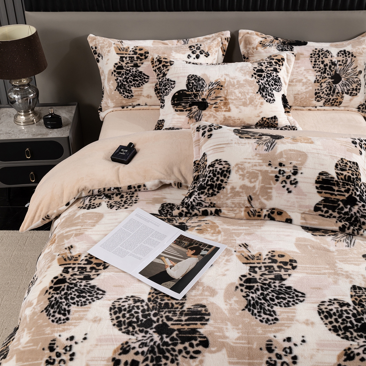 91家纺网 家纺一手货源 找家纺 锦罗绣 2025新款全消光兔绒300克牛奶绒单被套 满园金色