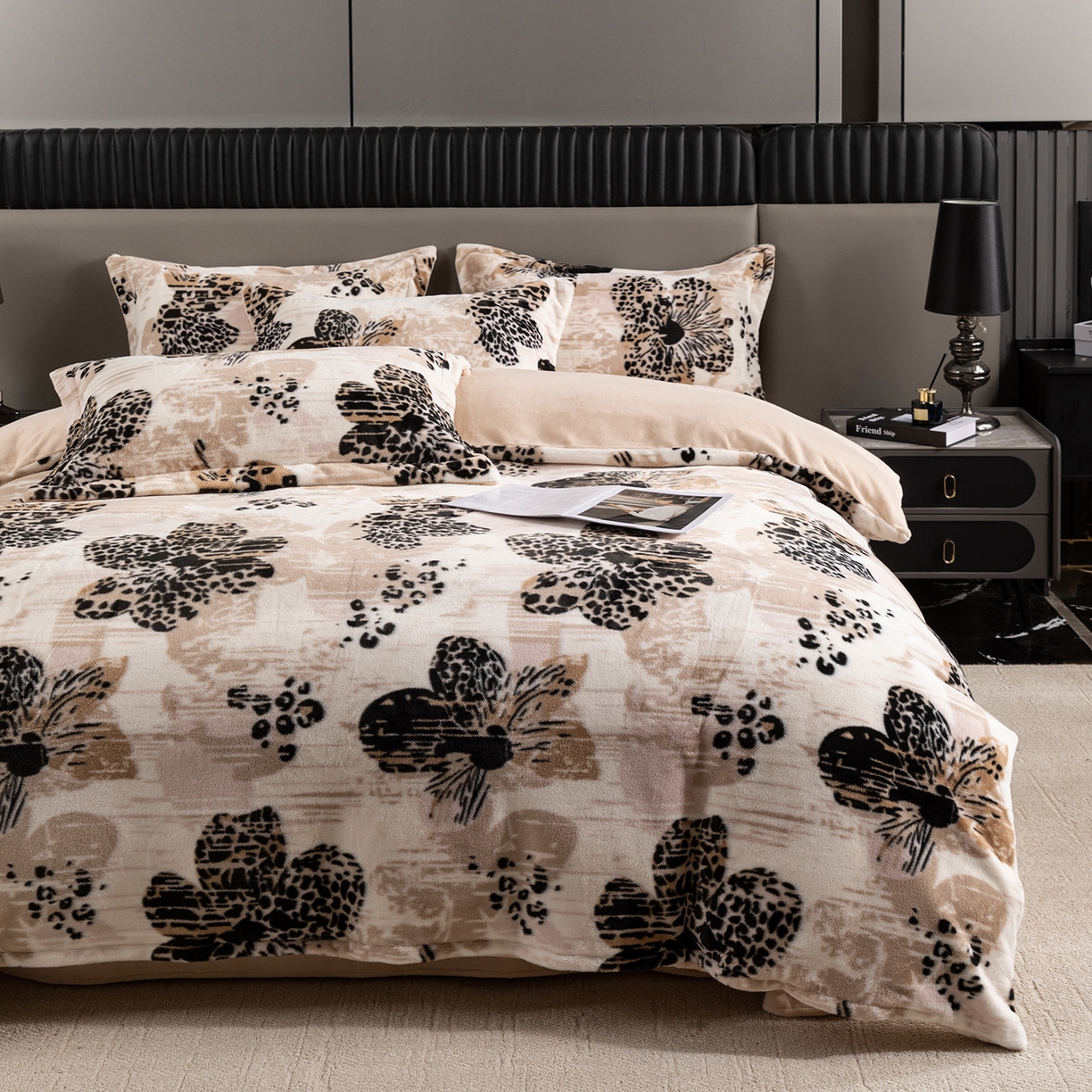 91家纺网 家纺一手货源 找家纺 锦罗绣 2025新款全消光兔绒300克牛奶绒单被套 满园金色