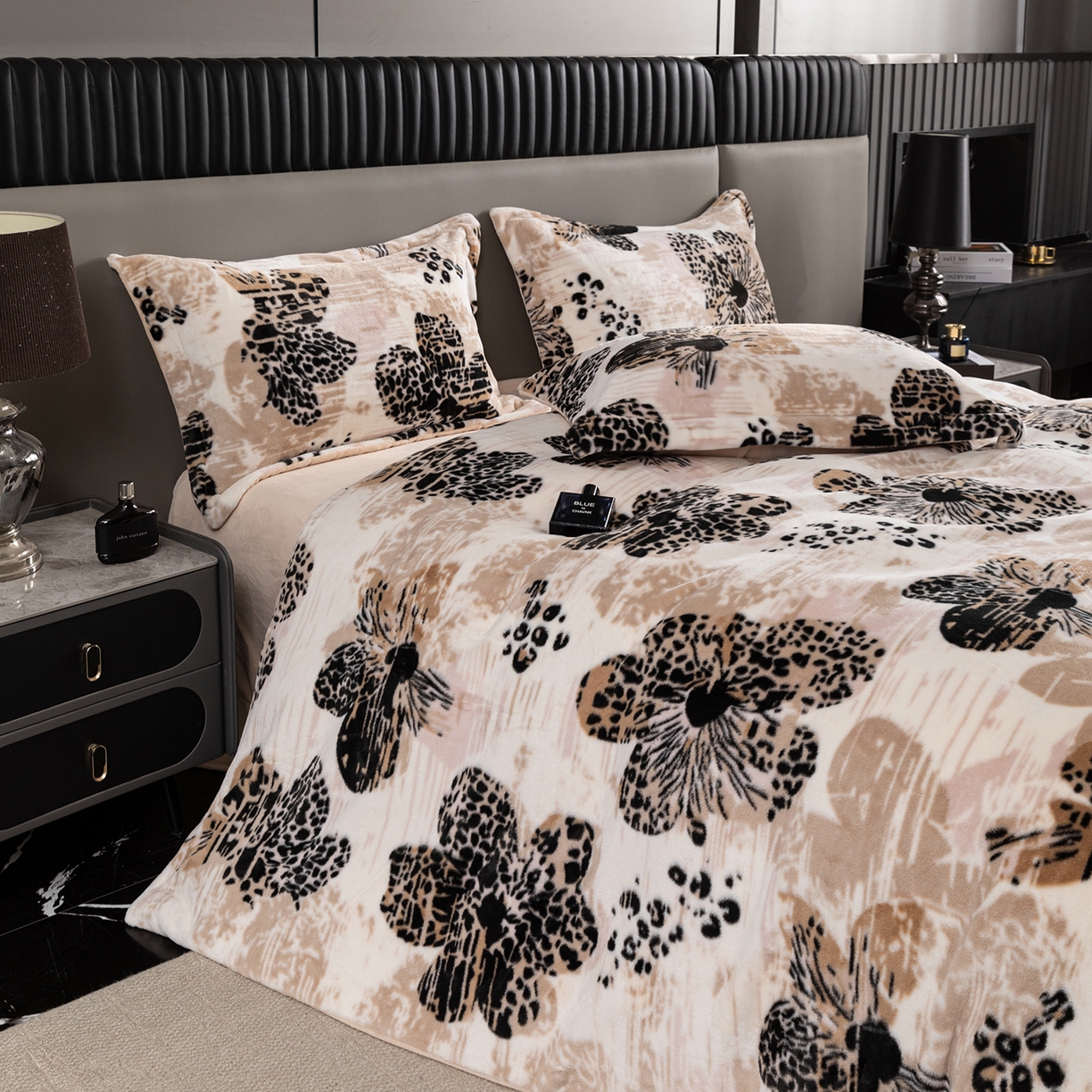 91家纺网 家纺一手货源 找家纺 锦罗绣 2025新款全消光兔绒300克牛奶绒单被套 满园金色