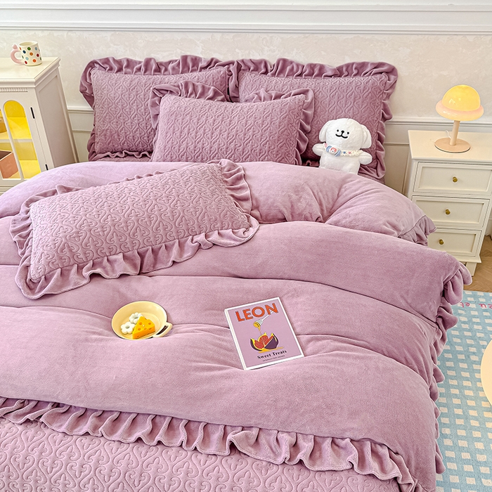 91家纺网 家纺一手货源 找家纺 归属 2025新款牛奶绒床盖四件套 紫罗兰