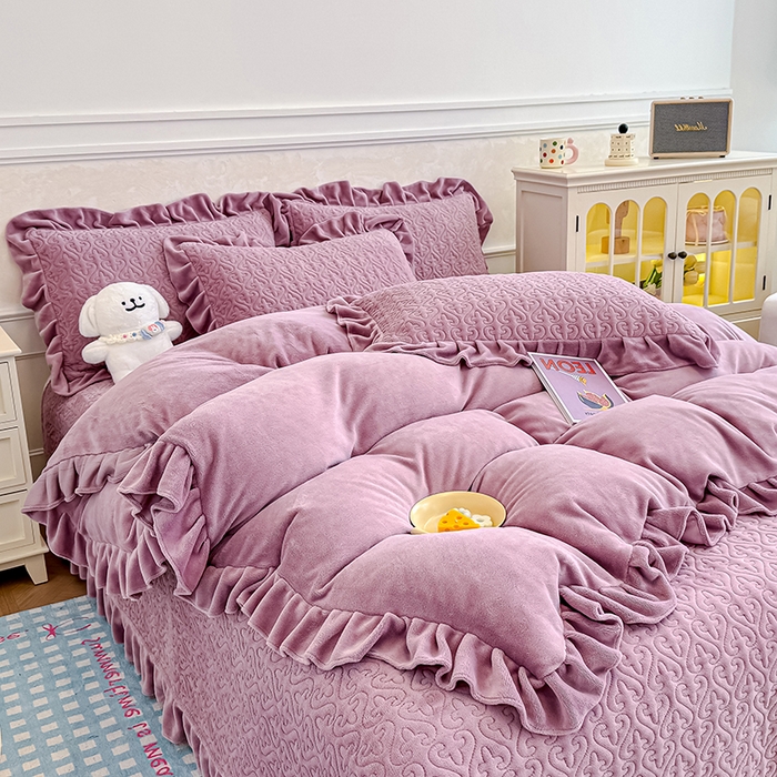 91家纺网 家纺一手货源 找家纺 归属 2025新款牛奶绒床盖四件套 紫罗兰