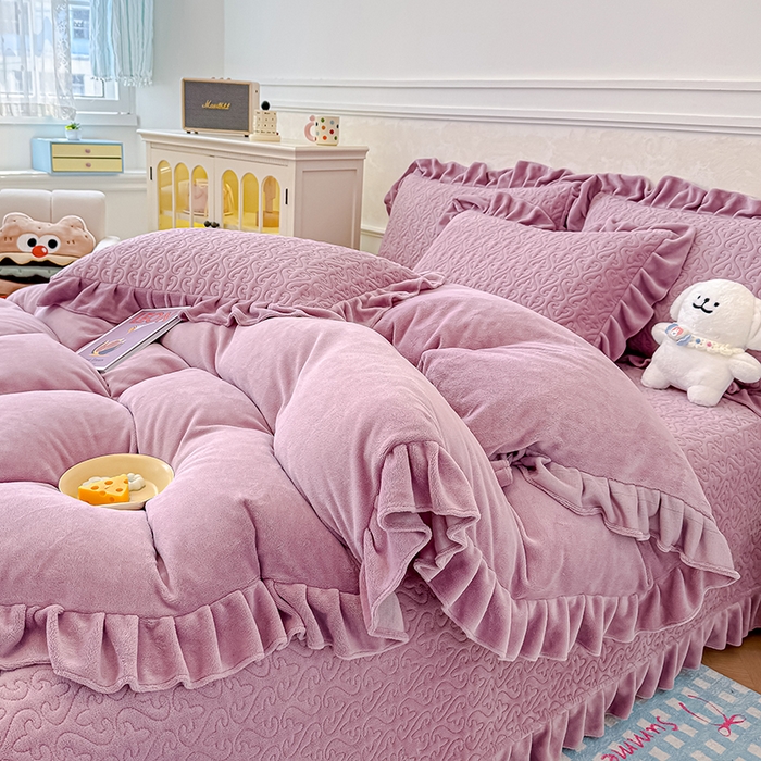 91家纺网 家纺一手货源 找家纺 归属 2025新款牛奶绒床盖四件套 紫罗兰