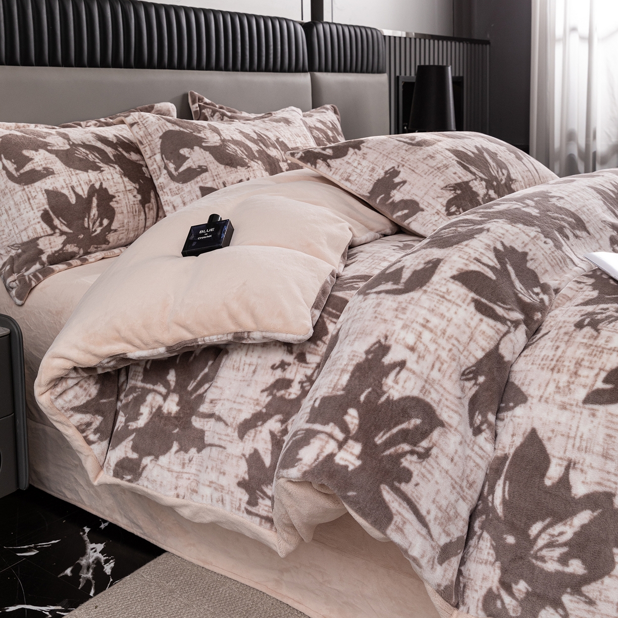 91家纺网 家纺一手货源 找家纺 锦罗绣 2025新款全消光兔绒300克牛奶绒单被套 山水一色