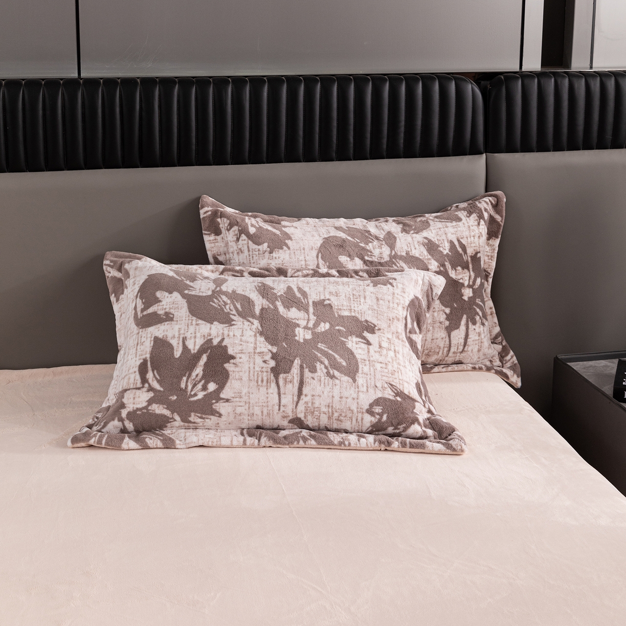 91家纺网 家纺一手货源 找家纺 锦罗绣 2025新款全消光兔绒300克牛奶绒单被套 山水一色