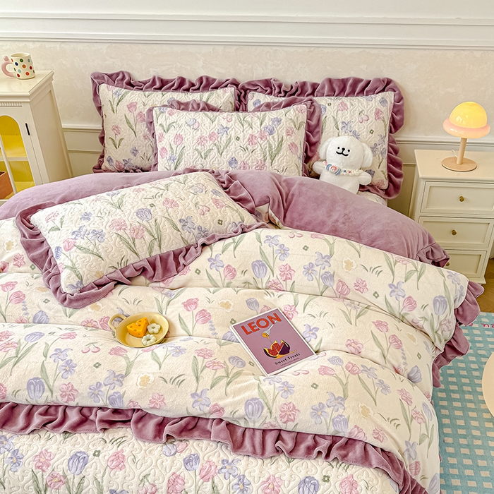 91家纺网 家纺一手货源 找家纺 归属 2025新款牛奶绒床盖四件套 紫色郁金香