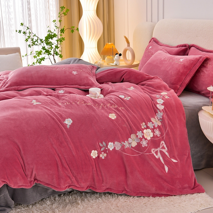 91家纺网 家纺一手货源 找家纺 畅畅家纺 2025新款A类亲肤舒适高克重牛奶绒绣花刺绣系列冬季四件套-花海 花海-豆沙+灰