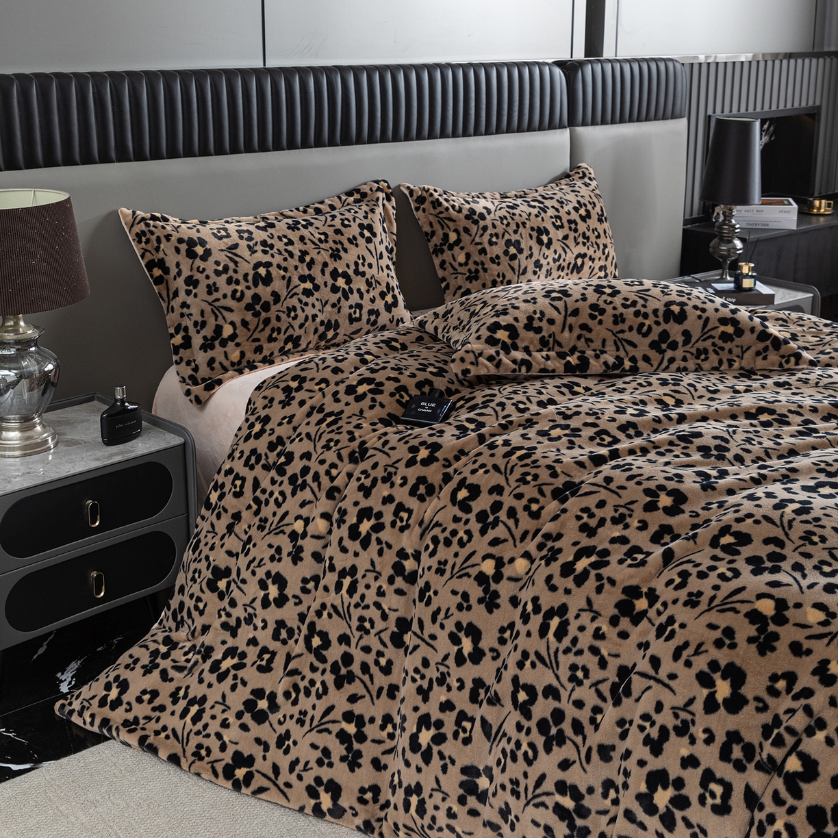 91家纺网 家纺一手货源 找家纺 锦罗绣 2025新款全消光兔绒300克牛奶绒单被套 享乐一生