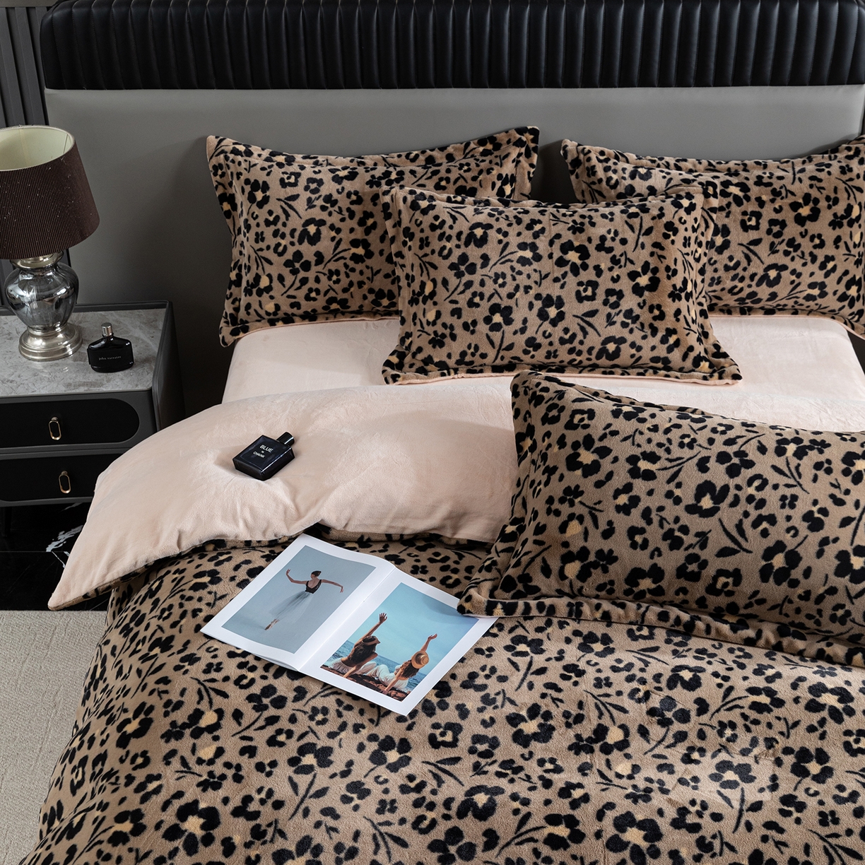 91家纺网 家纺一手货源 找家纺 锦罗绣 2025新款全消光兔绒300克牛奶绒单被套 享乐一生