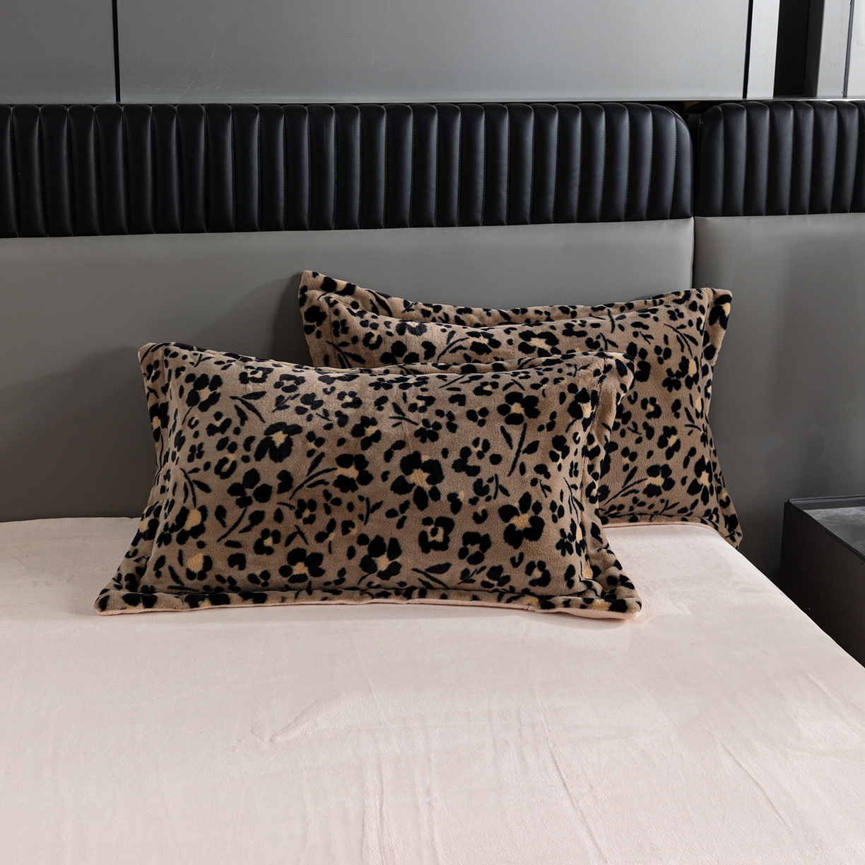 91家纺网 家纺一手货源 找家纺 锦罗绣 2025新款全消光兔绒300克牛奶绒单被套 享乐一生