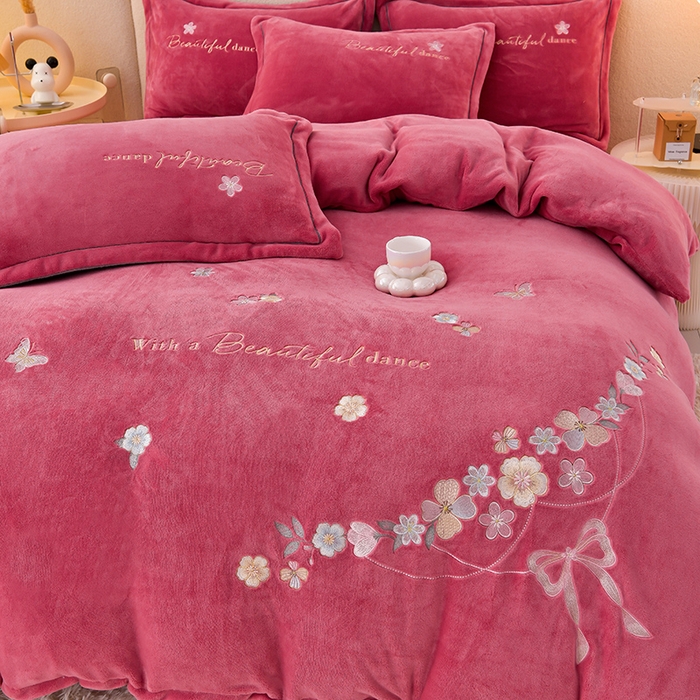 91家纺网 家纺一手货源 找家纺 畅畅家纺 2025新款A类亲肤舒适高克重牛奶绒绣花刺绣系列冬季四件套-花海 花海-红豆沙