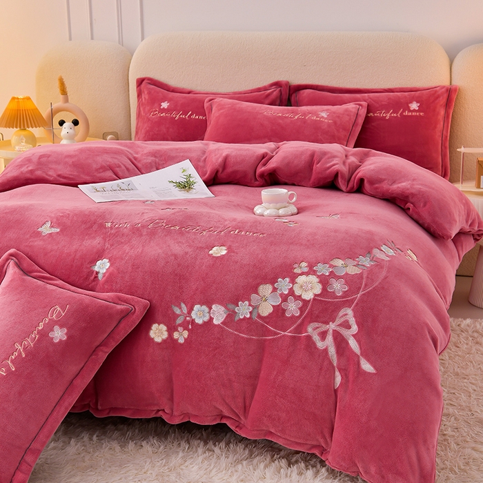 91家纺网 家纺一手货源 找家纺 畅畅家纺 2025新款A类亲肤舒适高克重牛奶绒绣花刺绣系列冬季四件套-花海 花海-红豆沙
