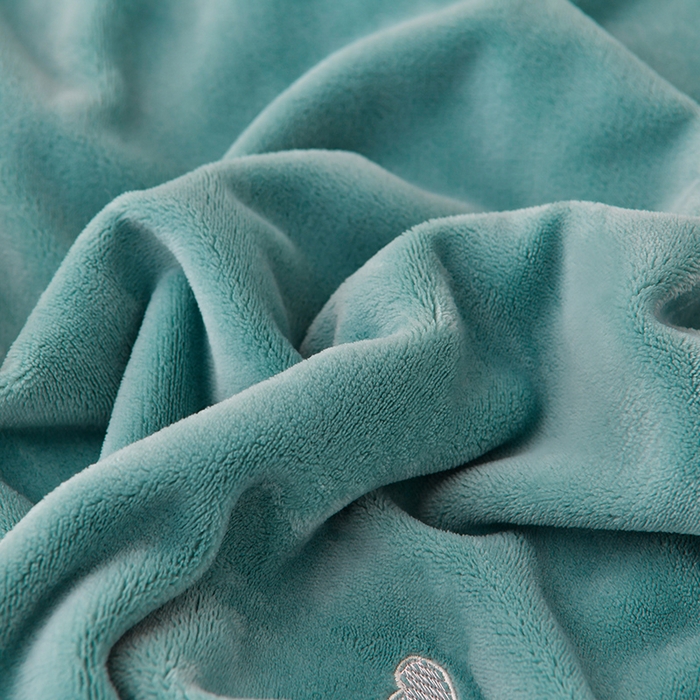 91家纺网 家纺一手货源 找家纺 畅畅家纺 2025新款A类亲肤舒适高克重牛奶绒绣花刺绣系列冬季四件套-花海 花海-湖蓝+灰