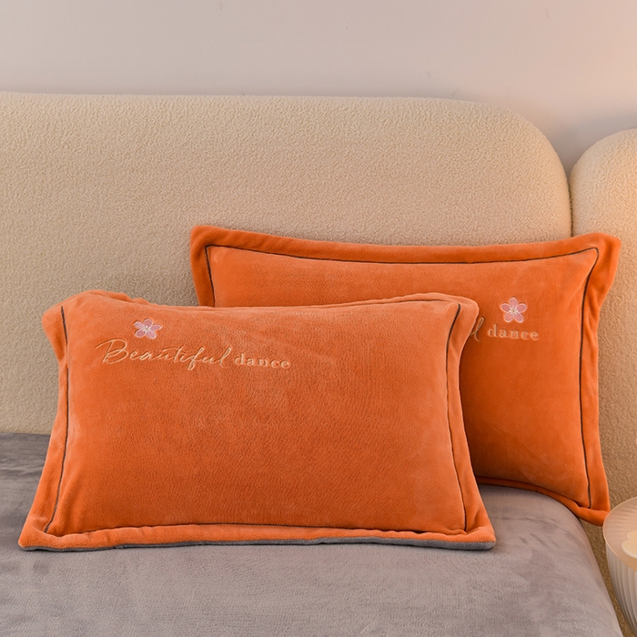 91家纺网 家纺一手货源 找家纺 畅畅家纺 2025新款A类亲肤舒适高克重牛奶绒绣花刺绣系列冬季四件套-花海 花海-桔+灰