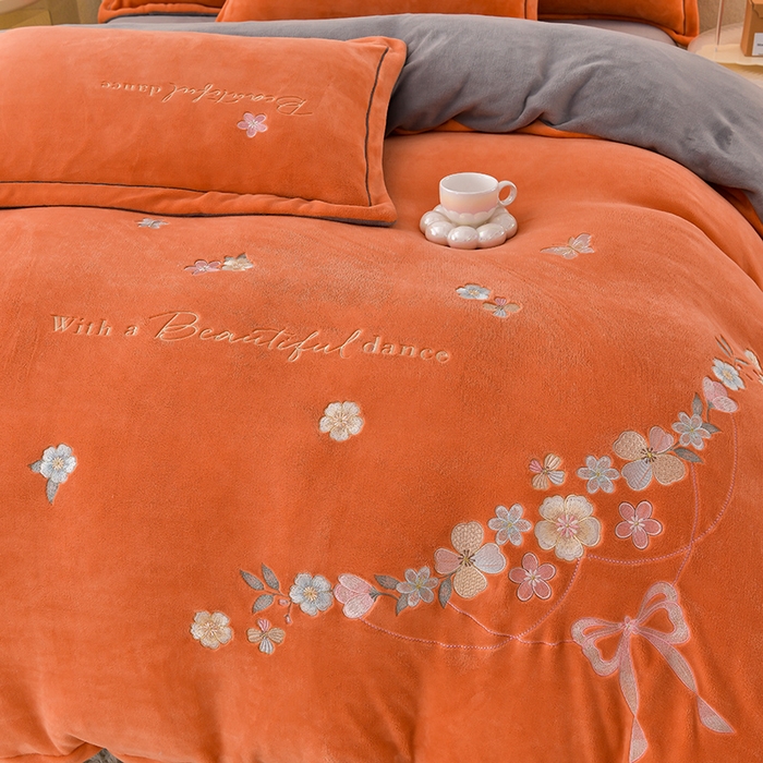 91家纺网 家纺一手货源 找家纺 畅畅家纺 2025新款A类亲肤舒适高克重牛奶绒绣花刺绣系列冬季四件套-花海 花海-桔+灰