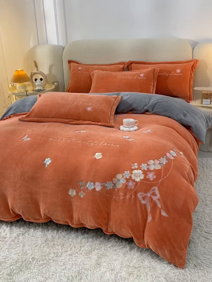91家纺网 家纺一手货源 找家纺 畅畅家纺 2025新款A类亲肤舒适高克重牛奶绒绣花刺绣系列冬季四件套-花海 花海-桔+灰